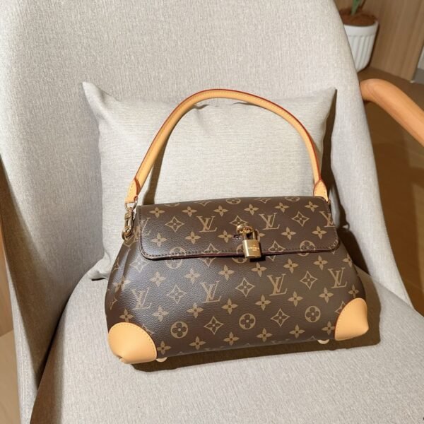 LV  Hide Away  30cm