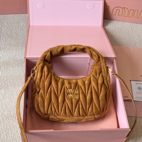 miumiu wander 20cm