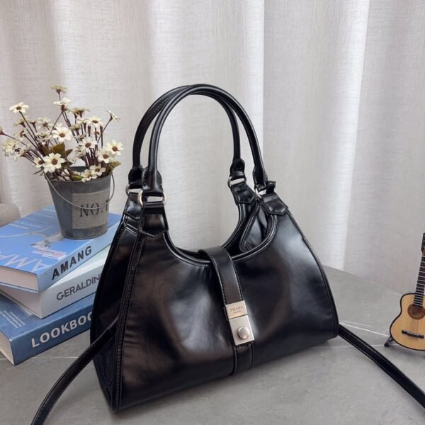 Prada tote 33cm