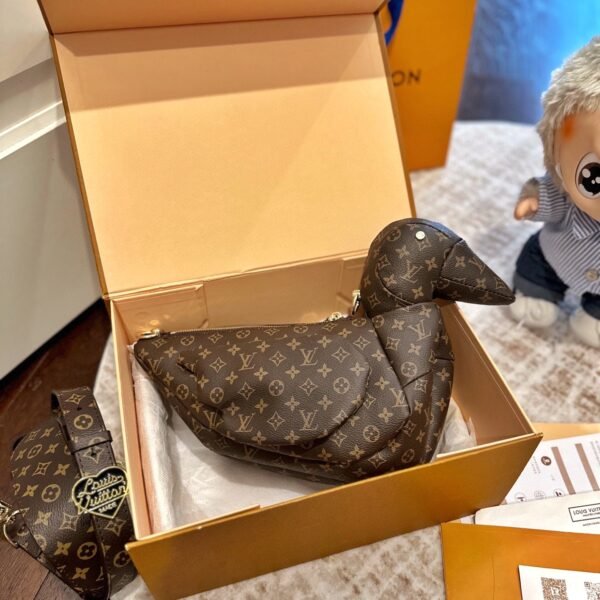 LV  Duck Bag 37cm*21cm*16cm