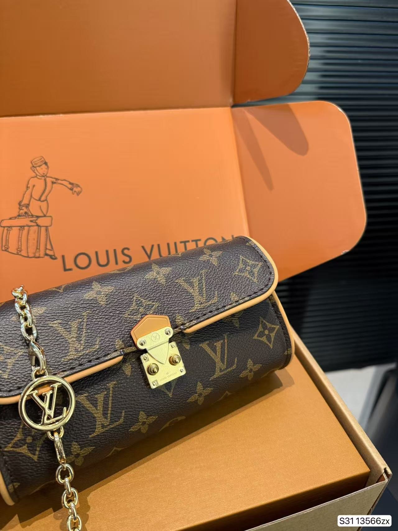 76a8e5a210605c1bb441b81425f6206c