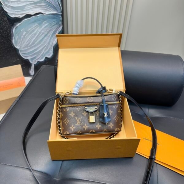 LV  Vanity Chain Pouch 19cm*12cm