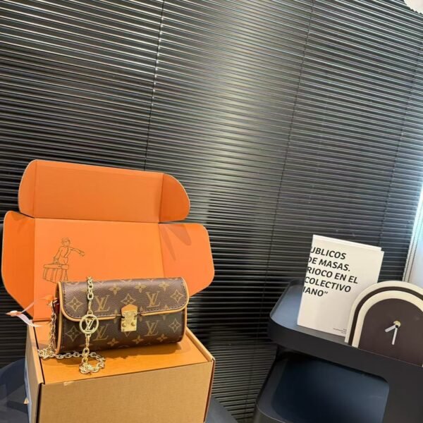 LV  Pochette Camille PM 20cm*11cm