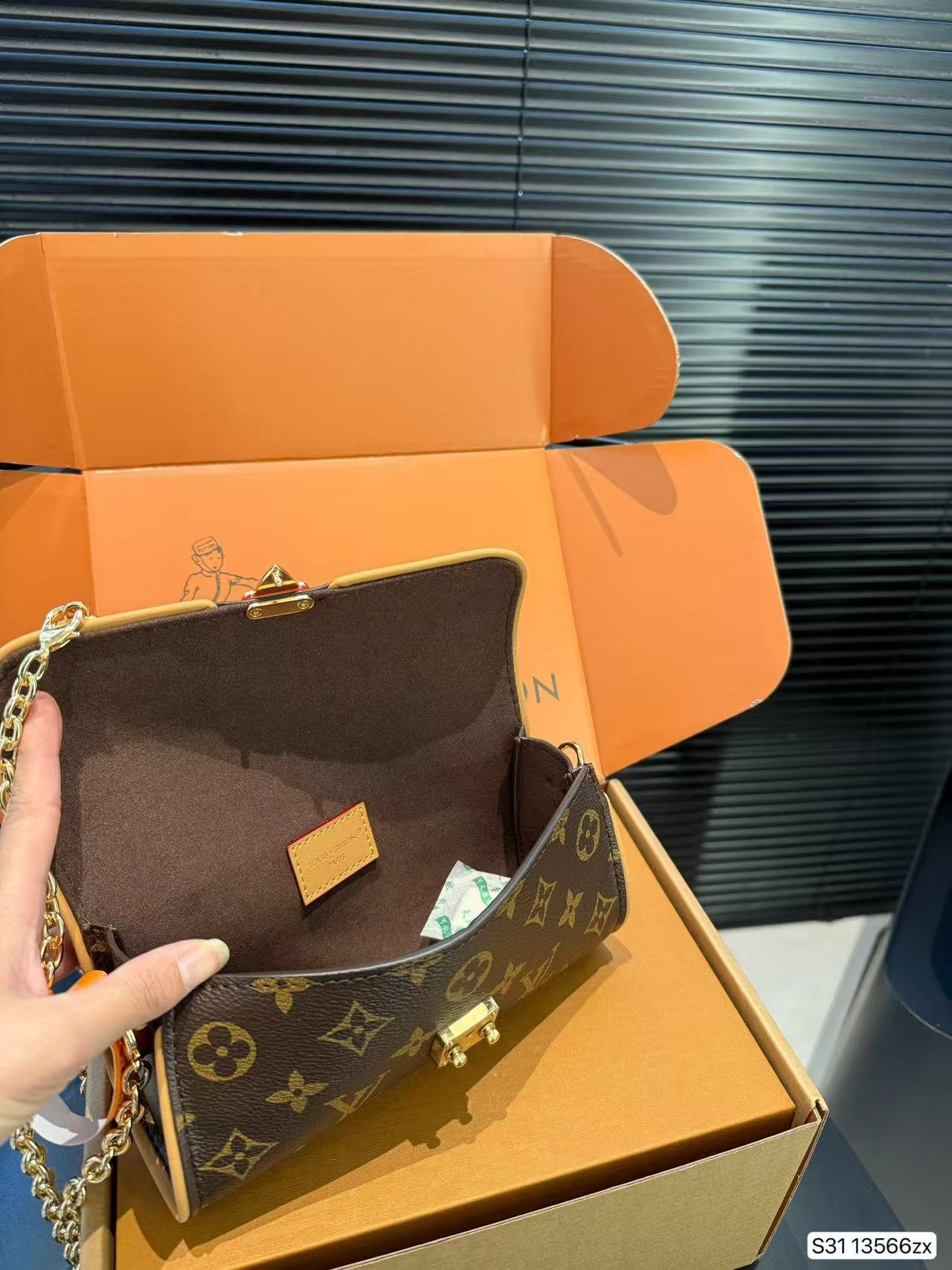 956d8aee4522b26a22b56cfcbcdd24e9